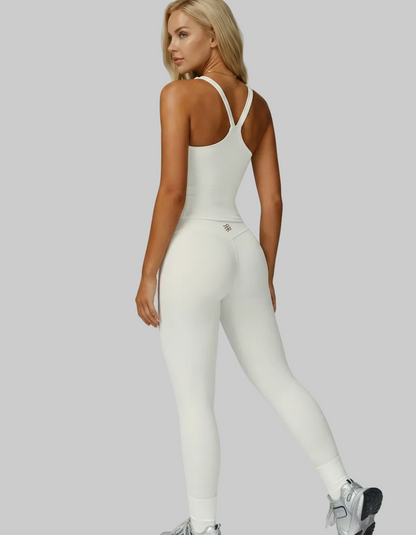 Woman wearing a white sleeveless top and leggings set before work out